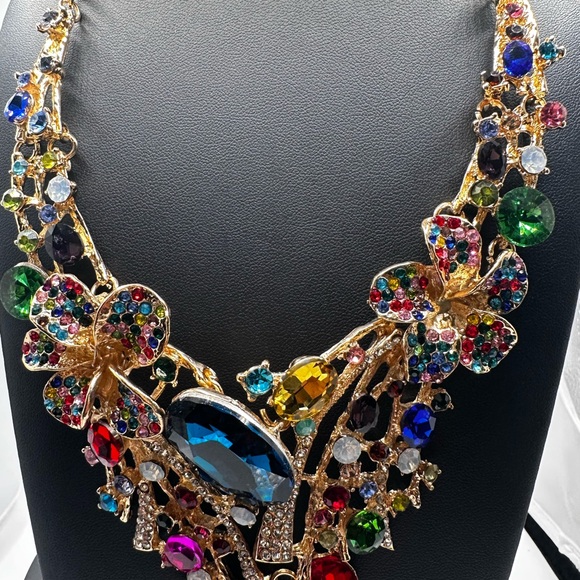 Jewelry - Elegant Multicolor Statement Necklace